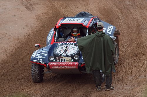 Pechduivel slaat toe bij Tim Coronel: "Ik hang achter een vrachtwagen"